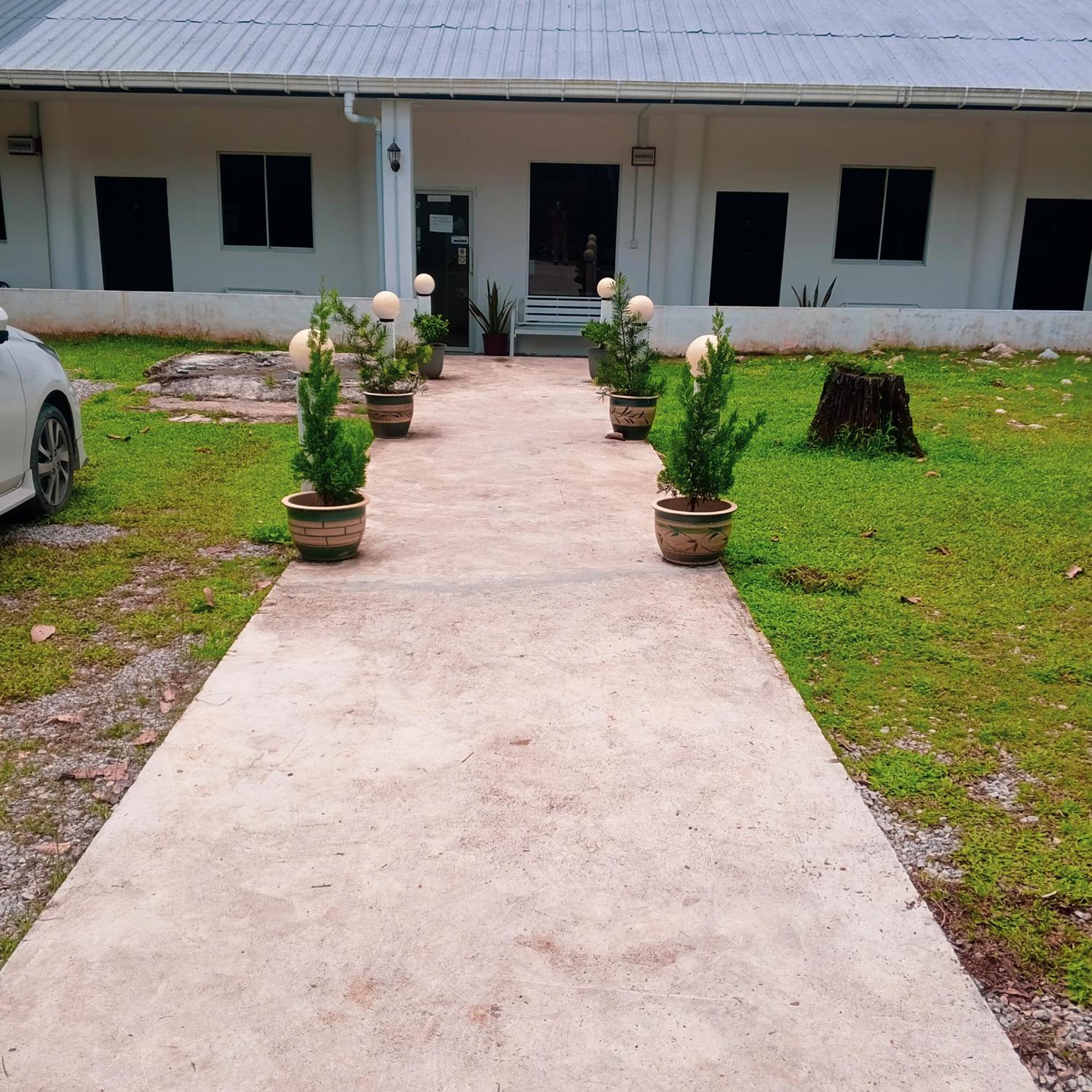 Sukau Tomanggong View Bed & Breakfast Екстериор снимка